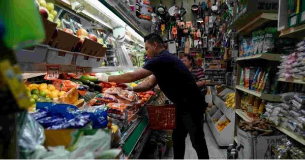 US consumer prices rise moderately, making a rate cut more likely