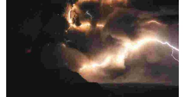 Volcano erupts in Russia after 7.0-magnitude earthquake, sending ash column 5 miles high