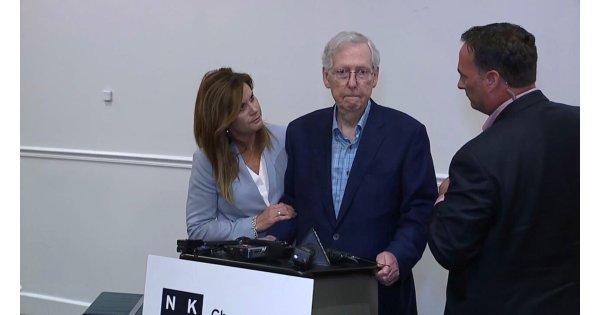 McConnell appears to freeze while speaking with reporters in Kentucky 