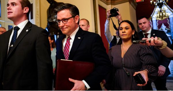 Senate Strikes Deal to Vote on Spending Bill Just as Funding Expires 