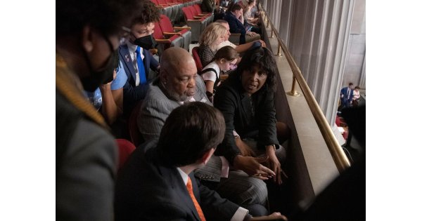 Tennessee governor signs bill blocking police reform law inspired by Tyre Nichols’ killing 