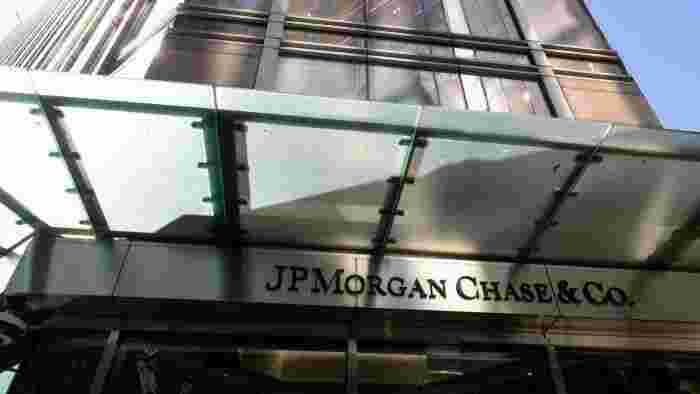 Trading disrupted as outage hits banks and brokers 